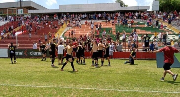 Campeões fizeram a festa no Vermelhão - Foto-Kleiton Vasconcelos/Planalto News