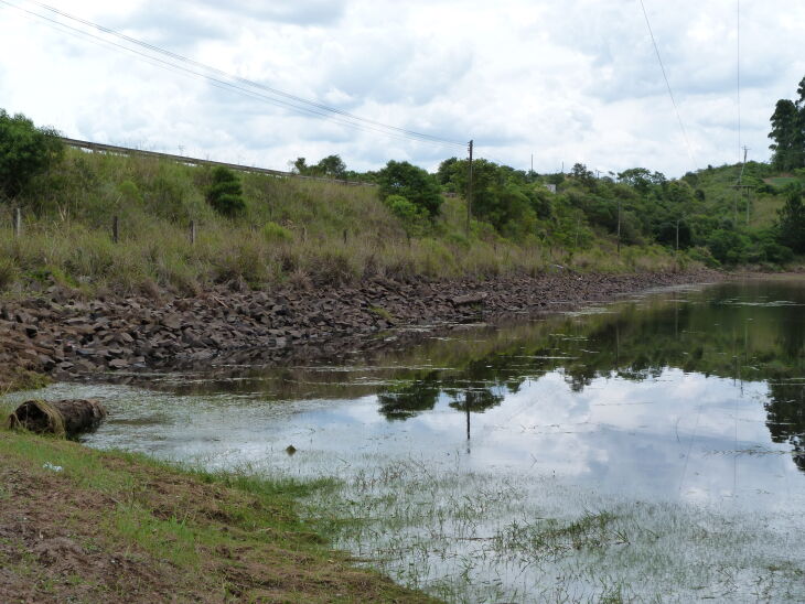 Nível de água na Barragem da Fazenda está 85cm abaixo da capacidade máxima do reservatório (Foto: Luciano Breitkreitz/ON)