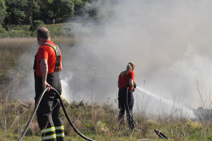 Incêndios em vegetação rasteira e em mato são os principais atendimentos realizados no verão. (Foto: Luciano Breitkreitz/ON)