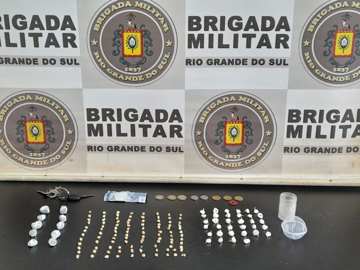 Homem foi preso em flagrante e material foi apreendido (Foto: Divulgação/Brigada Militar)