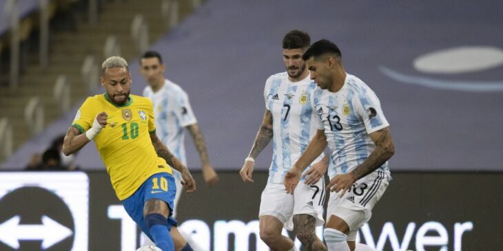 A partida pelas Eliminatórias para a Copa do Mundo foi suspensa cinco minutos após o pontapé inicial (Foto: Lucas Figueiredo/Arquivo CBF)