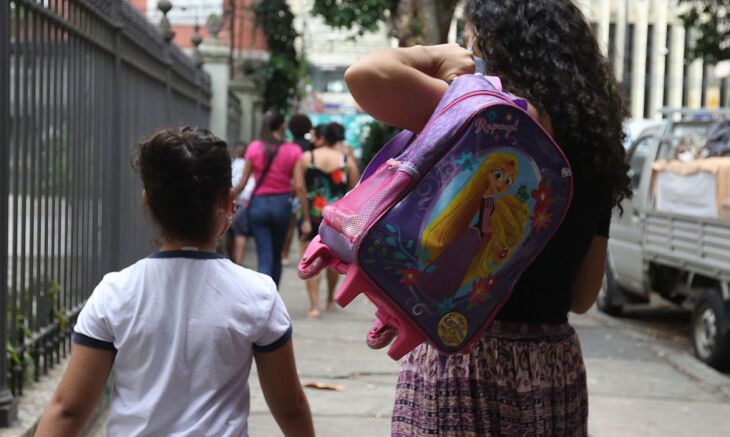 Para 28% dos responsáveis, a prioridade das escolas deve ser promoção de programas de reforço e recuperação (Foto: Tânia Rêgo/Agência Brasil)