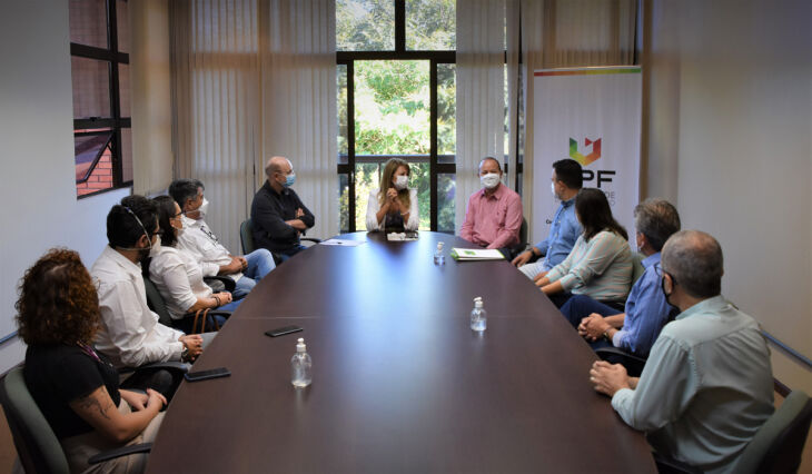 Encontro entre representantes da UPF, da Prefeitura de Passo Fundo e demais envolvidos na criação foi realizado no Gabinete da Reitoria da Universidade (Foto: Natália Fávero/UPF)