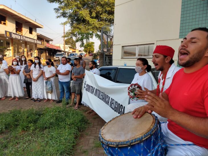 Ato aconteceu na Vila Fátima, divisa com Victor Issler - FOTO LUIZ CARLOS SCHNEIDER