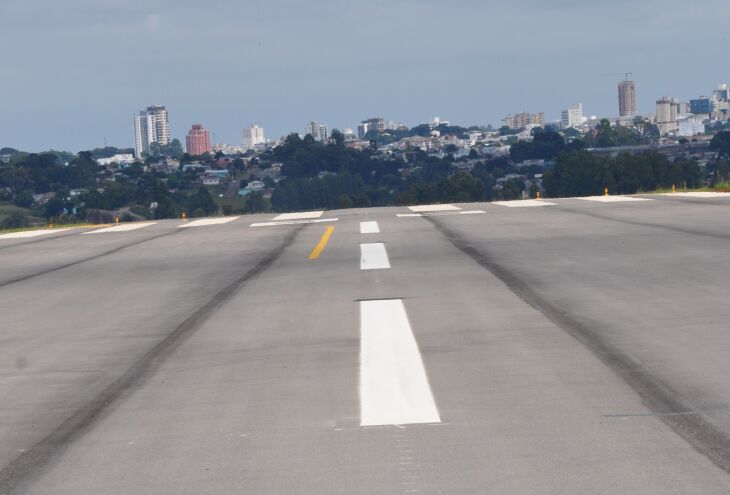 Pista liberada para operações visuais diurnas   Foto – LC Schneider-ON