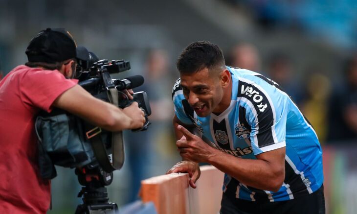  Diego Souza comemora o terceiro gol - Foto-Lucas Uebel-GFBPA