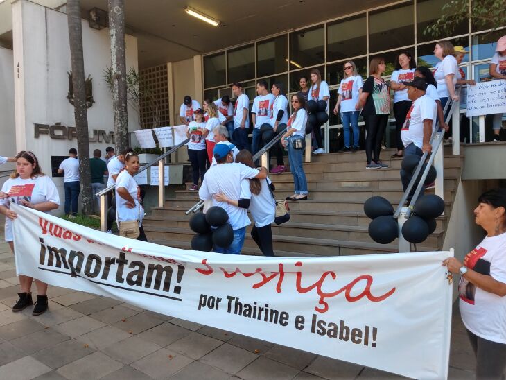 Manifestantes caminharam até o Fórum    - Foto - LC Schneider-ON