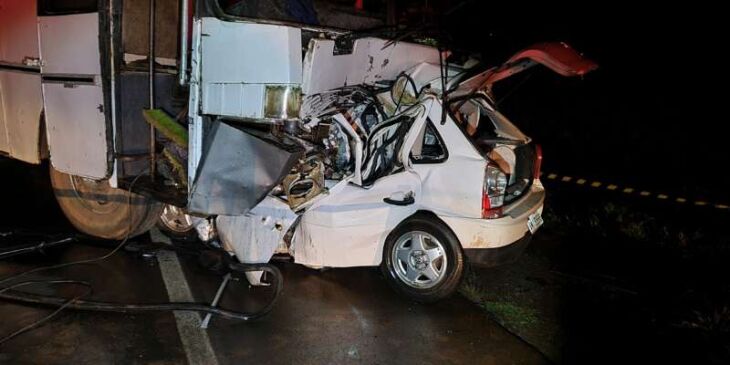 As duas vítimas fatais estavam no carro - Foto Clic Espumoso