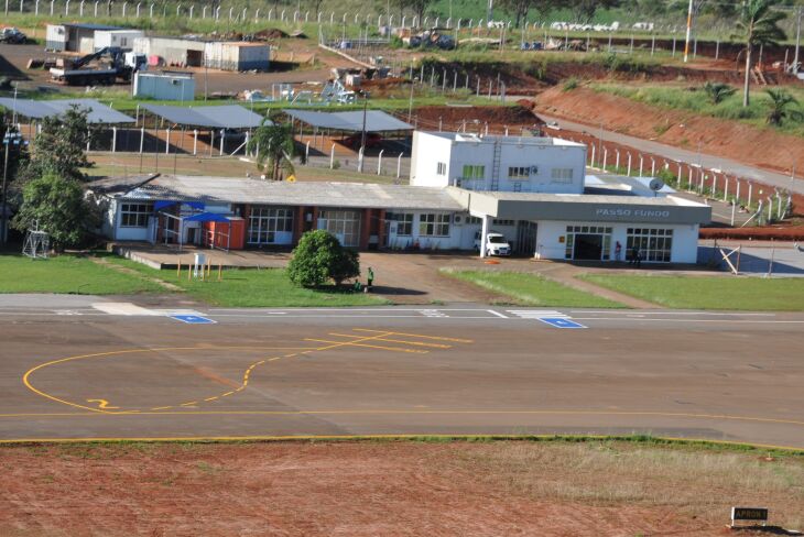 Embarques e desembarques permanecem no antigo terminal. (Foto: LC Schneider-ON)