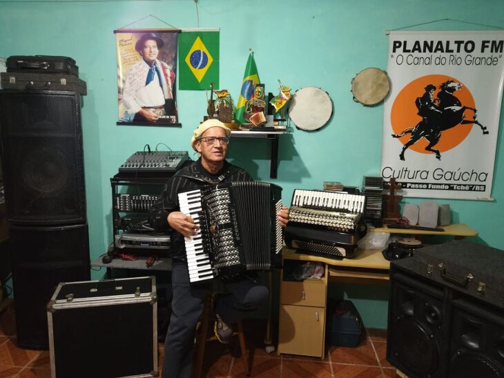 Foto: Miguel Pereira se apresenta com o grupo Tropeiros de Passo Fundo. (Foto: Divulgação)