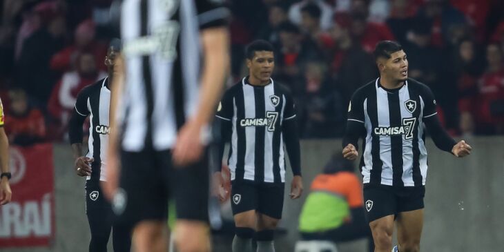 Botafogo: virada com um a menos   -  Foto-Pedro Tesch-AGIF-CBF