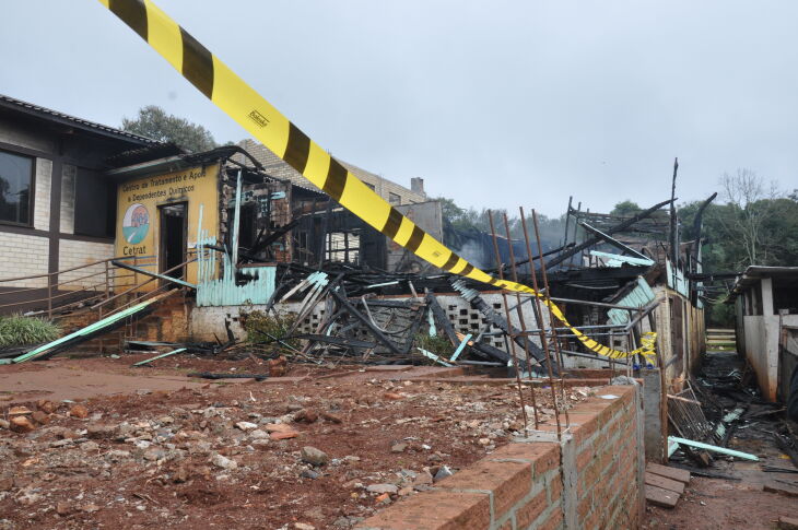 O prédio que servia de alojamento aos internos tinha dois andares e era quase todo de madeira. (Foto: Gerson Lopes/ON)