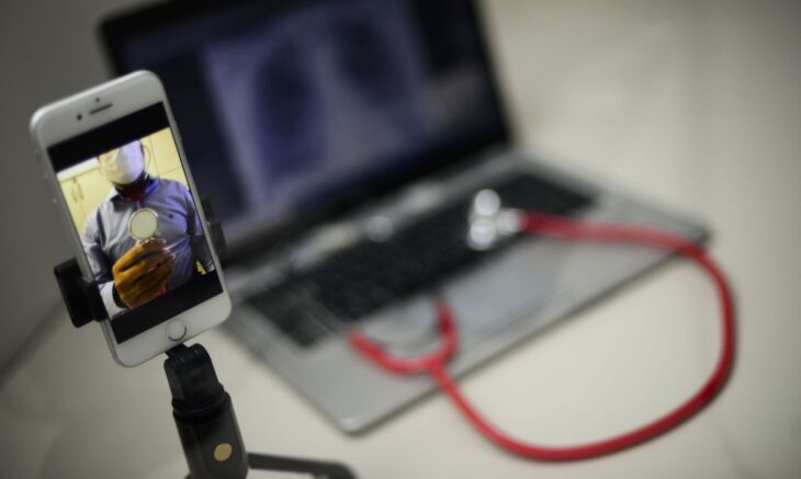 Ferramenta de telemedicina foi criada, inicialmente, para ser um ponto de triagem virtual de sintomáticos de coronavírus. (Foto: Marcelo Casal Jr./Agência Brasil)