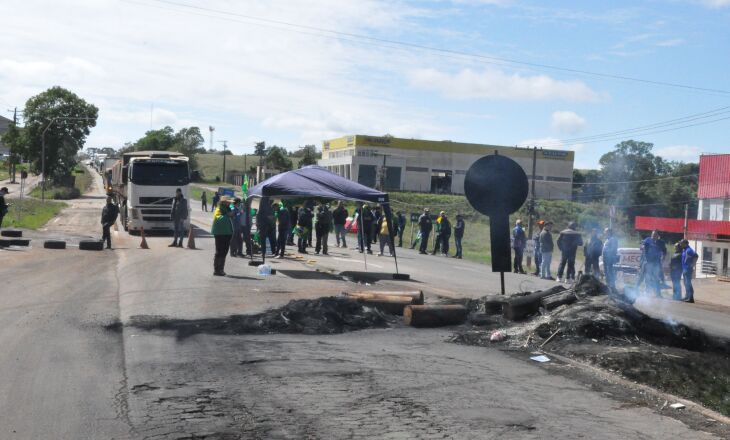 Após a liberação da BR 285, o trevo do Ricci foi o principal ponto de concentração em Passo Fundo. (Foto: Luciano Breitkreitz/ON)