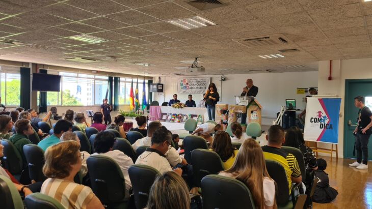 Conferência teve participação de crianças, adolescentes e representantes de entidades governamentais e não-governamentais (Foto Divulgação/Vanessa Lazaretti)  