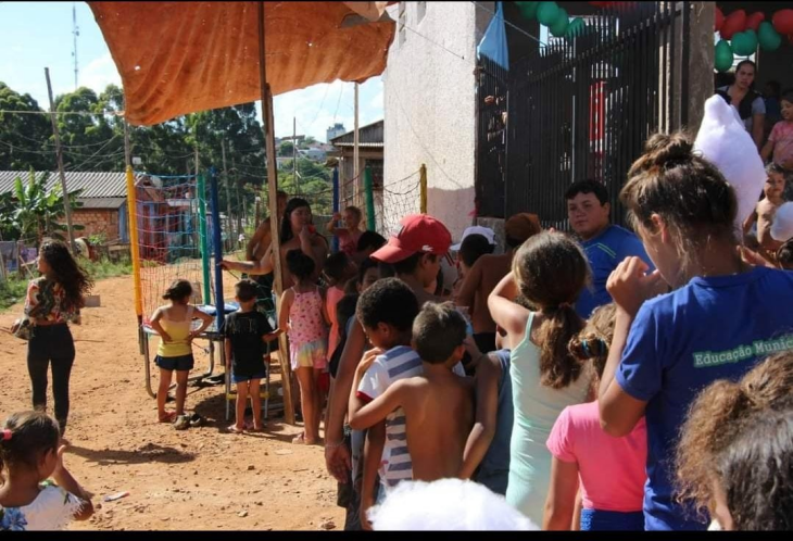 Atividades marcam o Natal de centenas de crianças.