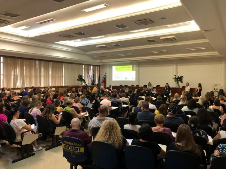 Diretores, vice-diretores, supervisores e orientadores educacionais das 120 escolas estaduais pertencentes à 7ª CRE estiveram reunidos (Foto Divulgação/7ªCRE)