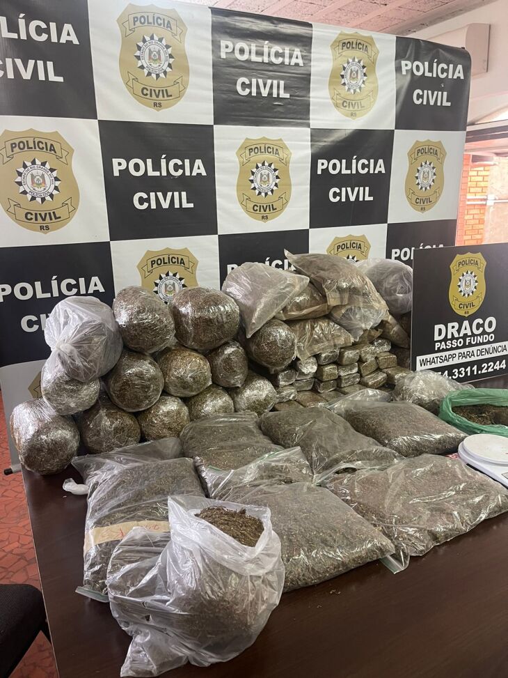 Polícia encontrou dois tipos de maconha com a dupla, a tradicional e a 'maconha camarão'