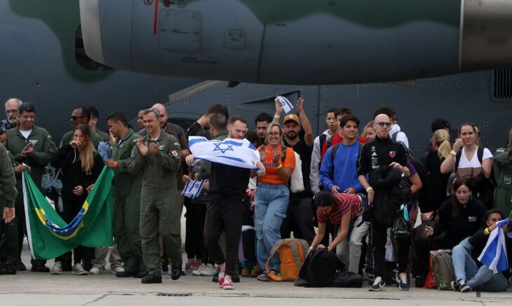 Brasileiros vieram no Embraer KC-390 da FAB – Foto Tânia Rego-Agência Brasil