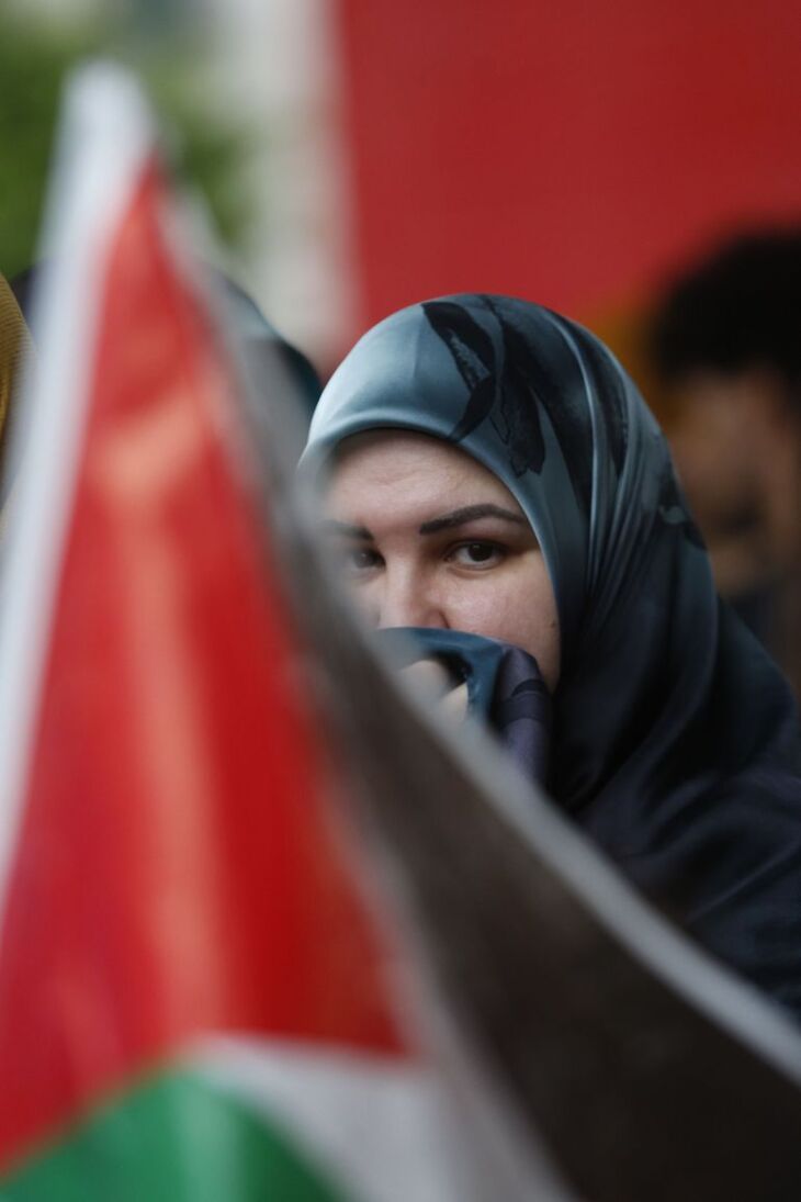 Uma vigília nesta quarta-feira (18) no Masp, na Avenida Paulista, lembra as centenas de pessoas mortas em um ataque áreo a um hospital na cidade de Gaza, na Palestina. Foto: Paulo Pinto/Agência Brasil