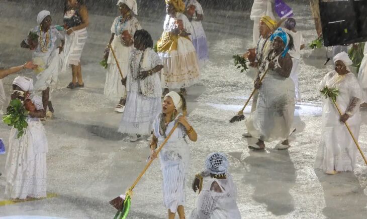 Lavagem da passarela para tirar as energias negativas - Foto - Alexandre Macieira-Riotur