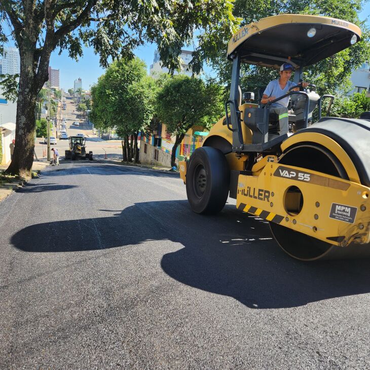 - A 4ª edição do programa “Minha Rua com Asfalto” inclui o asfaltamento de mais 150 quadras em 30 bairros