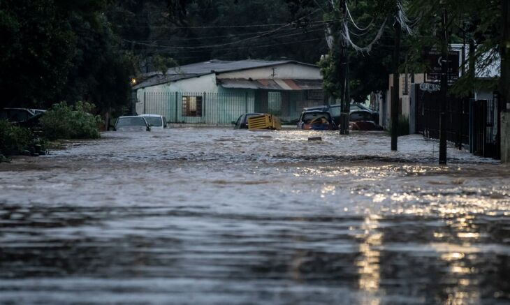  Mais de 2,3 milhões foram afetadas de alguma maneira, enquanto 581 mil foram desalojadas de suas casas - Foto Agência Brasil