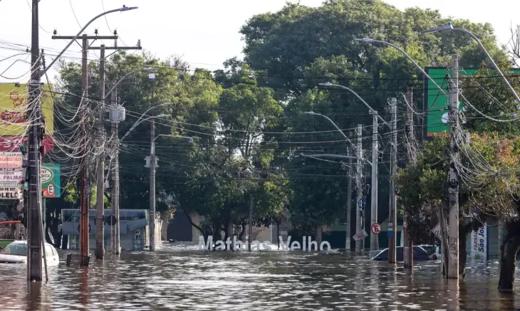 Os militares, cujos nomes não foram divulgados, repassaram à população a informação de que um dique tinha se rompido e que as águas inundariam o bairro Mathias Velho, - Foto -  Rafa Neddermeyer/Agência Brasil