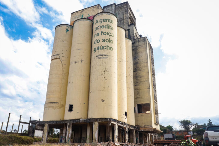 Sete funcionários trabalham no mapeamento  e perfuração dos pilares - Foto Rafael Dalbosco