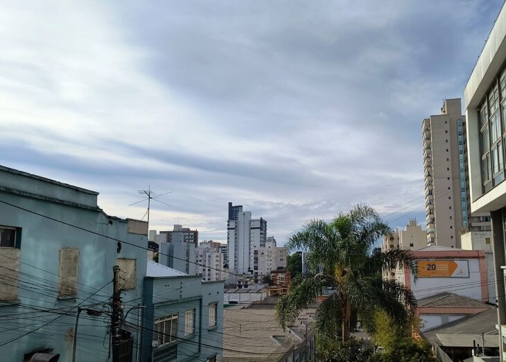 Céu nublado: amplitude térmica e pouca chuva - Foto – LC Schneider