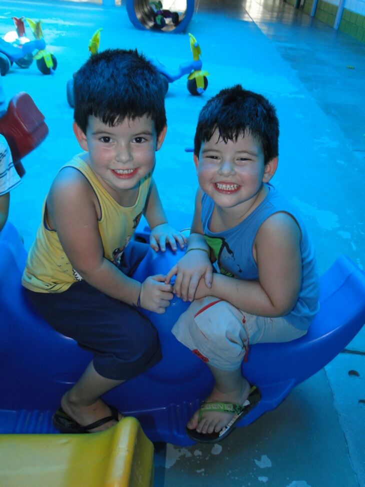 Breno e Lorenzo estão adorando a colônia de férias