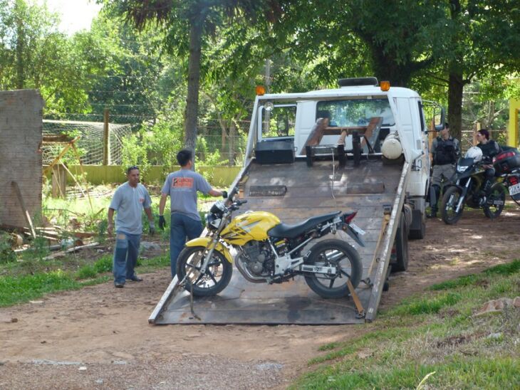 Motocicleta usada nos assaltos está em nome do suspeito que fugiu