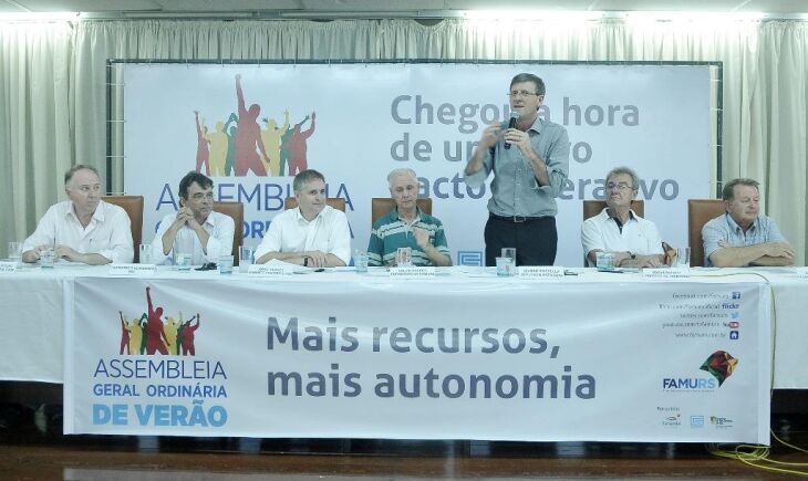 Encontro reúne 400 lideranças municipalistas em tramandaí