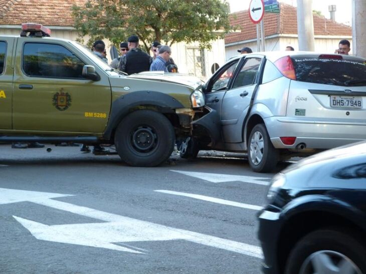 Policiais estariam indo atender a uma ocorrência no momento do acidente