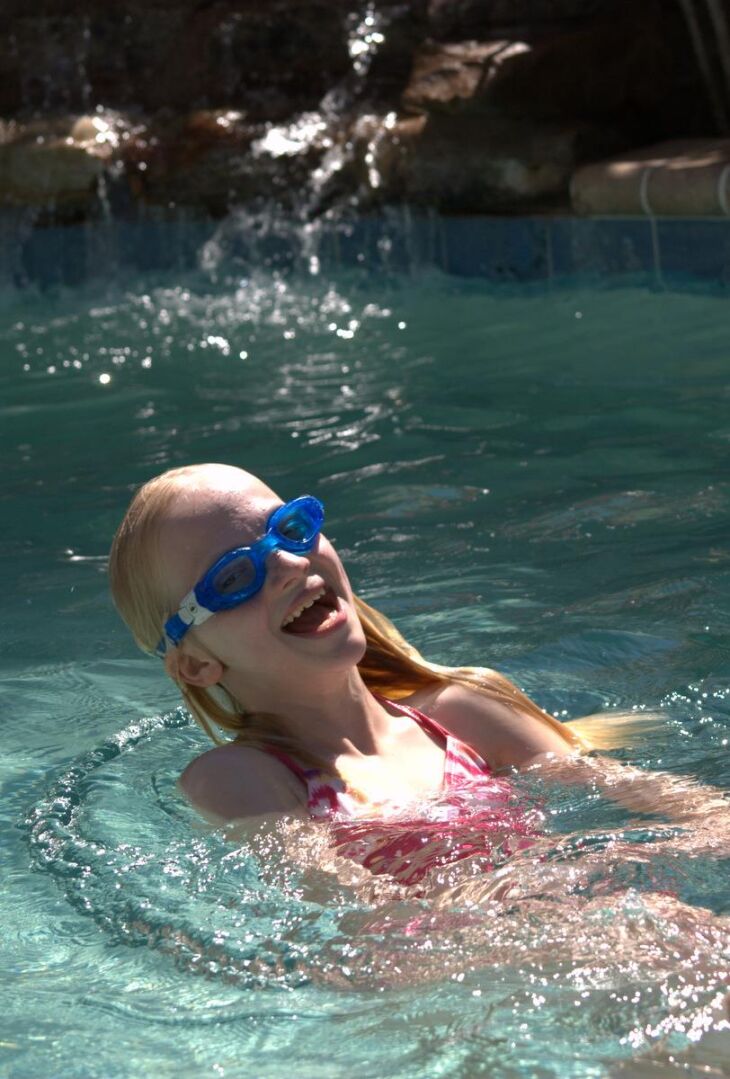 Com brincadeiras na piscina, pais devem ter atenção redobrada