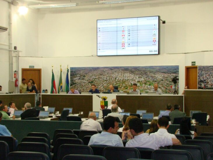 Vereadores votaram novamente somente em projetos com pedido de desarquivamento.