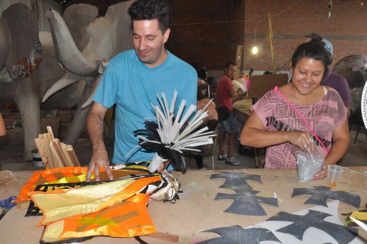 Carnavalesco Ramon Gadenz aposta em temática afro na busca do penta