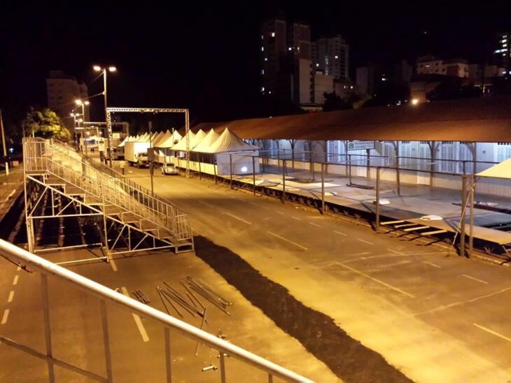 A estrutura para o Carnaval de Rua de Passo Fundo está na fase final de montagem. Na noite de ontem, ON registrou o ritmo de trabalho.