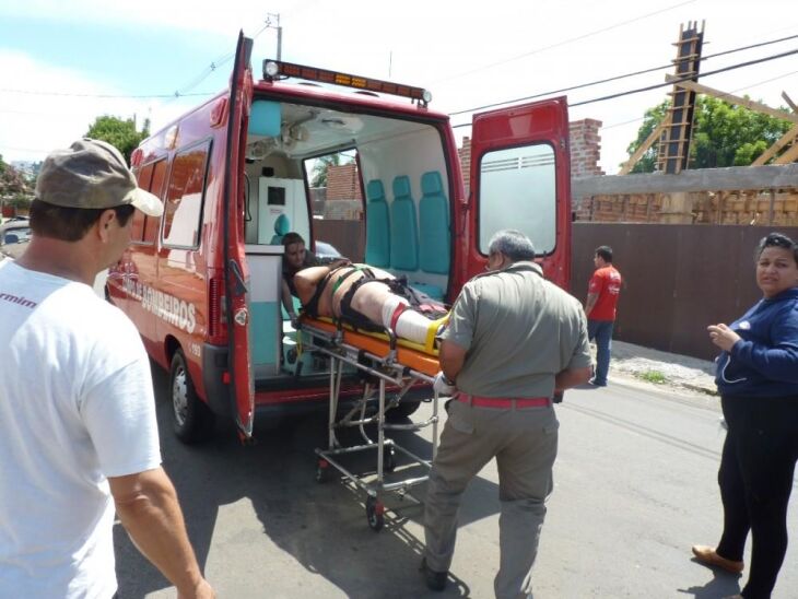 Jovem foi socorrido pelo Corpo de Bombeiros