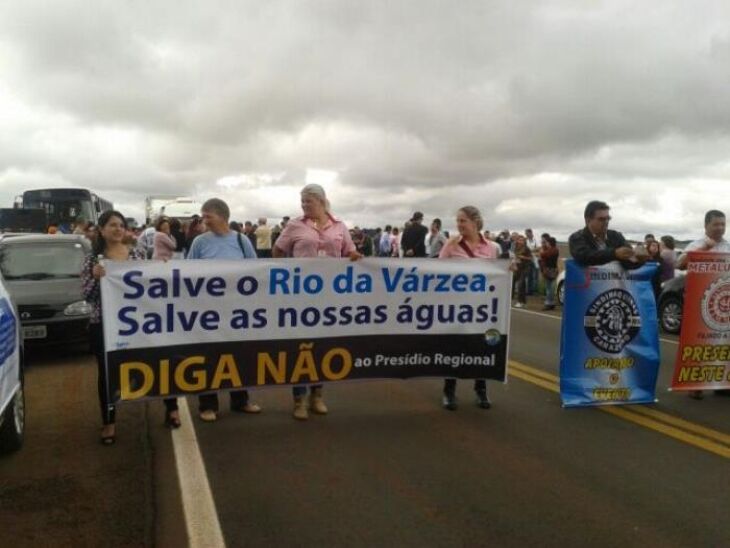 Manifestantes reivindicam mudança no local da construção de novo presídio