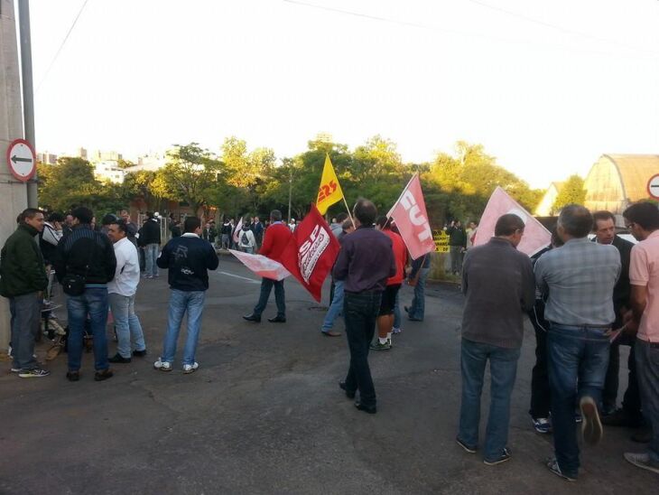 Motoristas e cobradores analisam a proposta apresentada ontem no TRT4