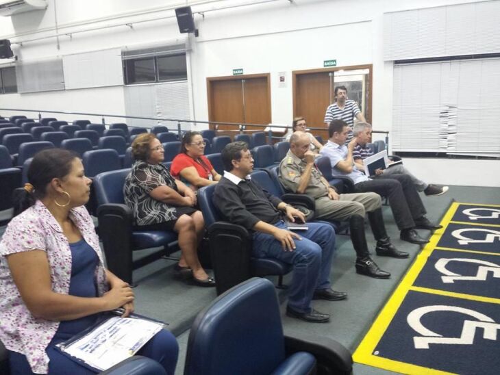 Plenário vazio no final da tarde de ontem