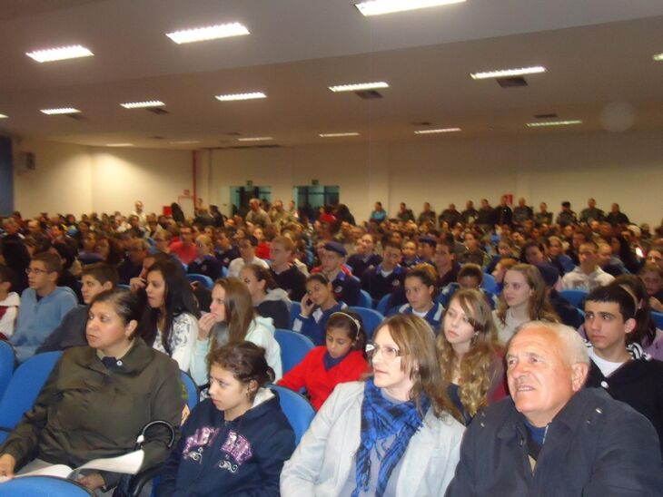 Mais de 500 pessoas participaram da assembleia