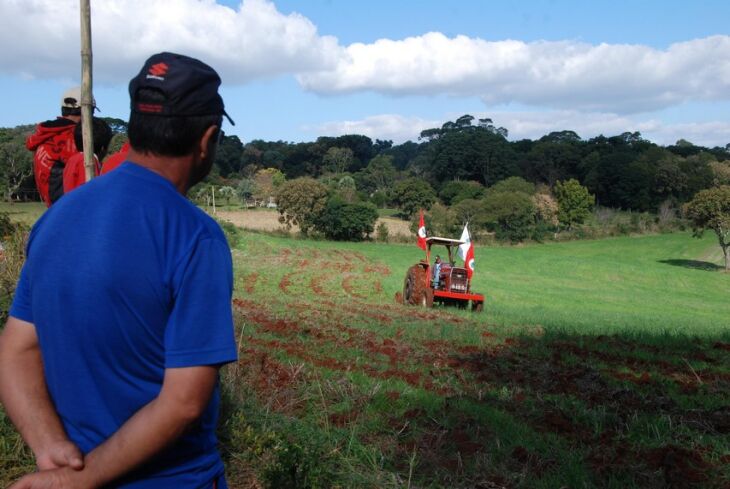 Área arada deverá ser cultivada com cebola e alho