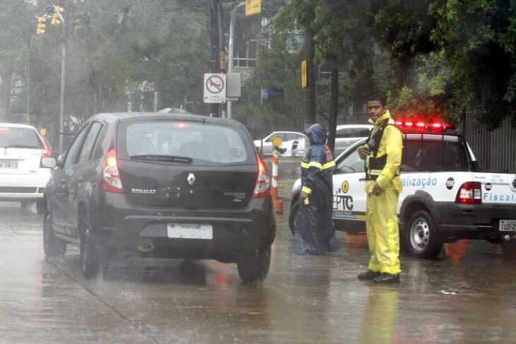 Previsão é de que chuva continue durante o final de semana em Porto Alegre