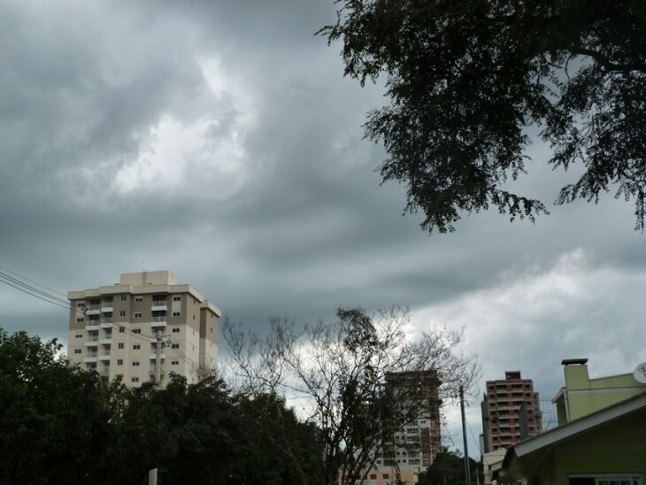 Tempo fechou na sexta-feira