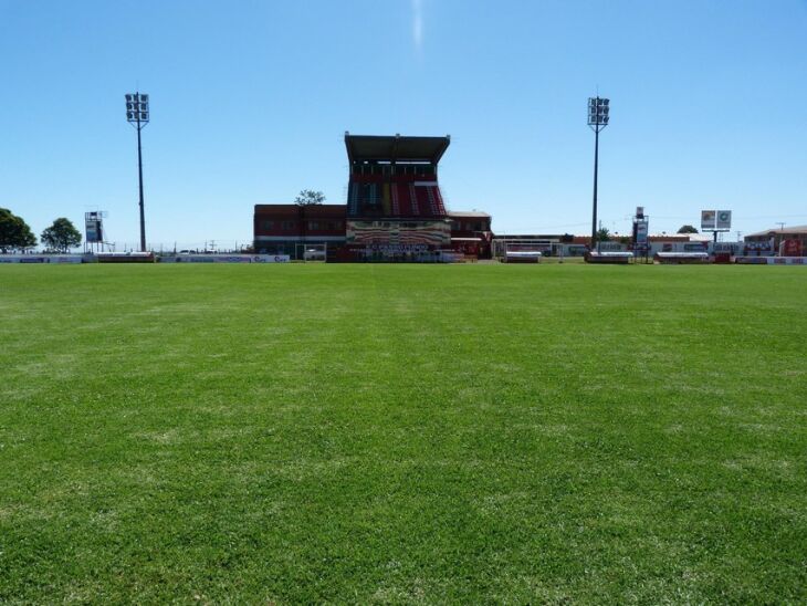 Quem vai pisar no gramado do Vermelhão?