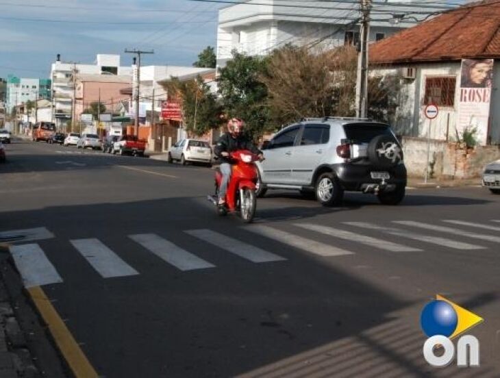 Cruzamento entre a Rua Aspirante Jenner e Paraíba é um dos locais que recebeu semáforo Crédito: 