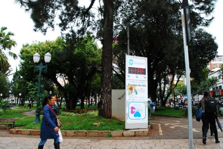 Termômetro da praça Marechal Floriano na tarde de segunda-feira