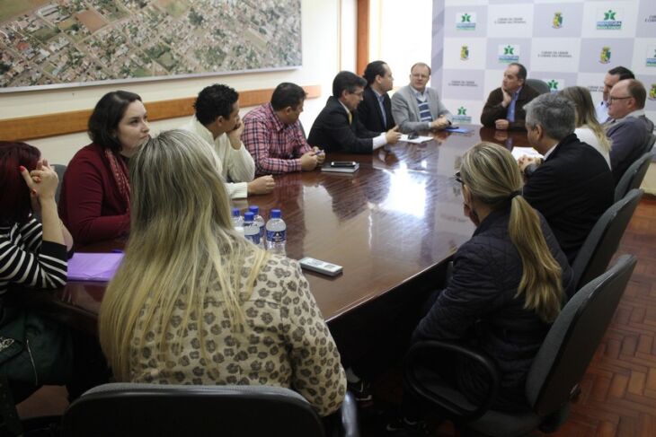 Reunião ocorreu na sexta-feira pela manhã no gabinete do prefeito